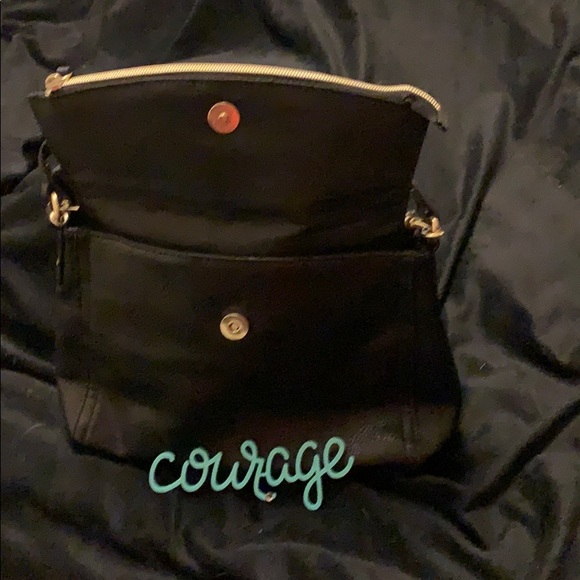 A PURSE THAT GIVES YOU A PEACE OF MIND - Picture 2 of 3